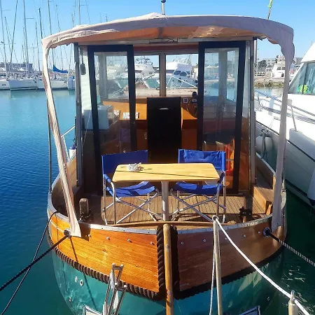 Botel Boat&breakfast New York C *